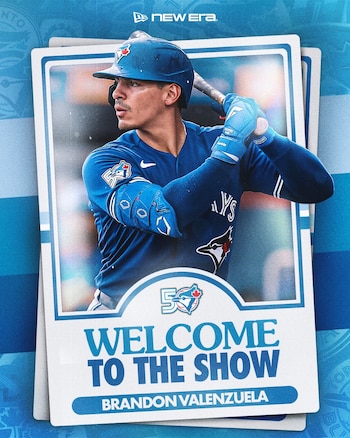 Los azulejos le dieron la bienvenida al pelotero mexicano.