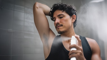 Aplicar el antitranspirante por la