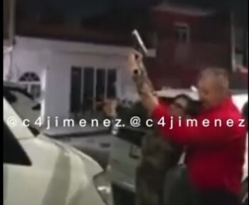 Por medio de redes sociales