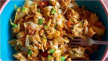 La flor nacional se hierve para atenuar su amargor y luego se cocina con huevo o en sopas y guisos. /(Imagen de cortesía)