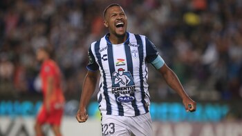 El venezolano Salomón Rondón desafía