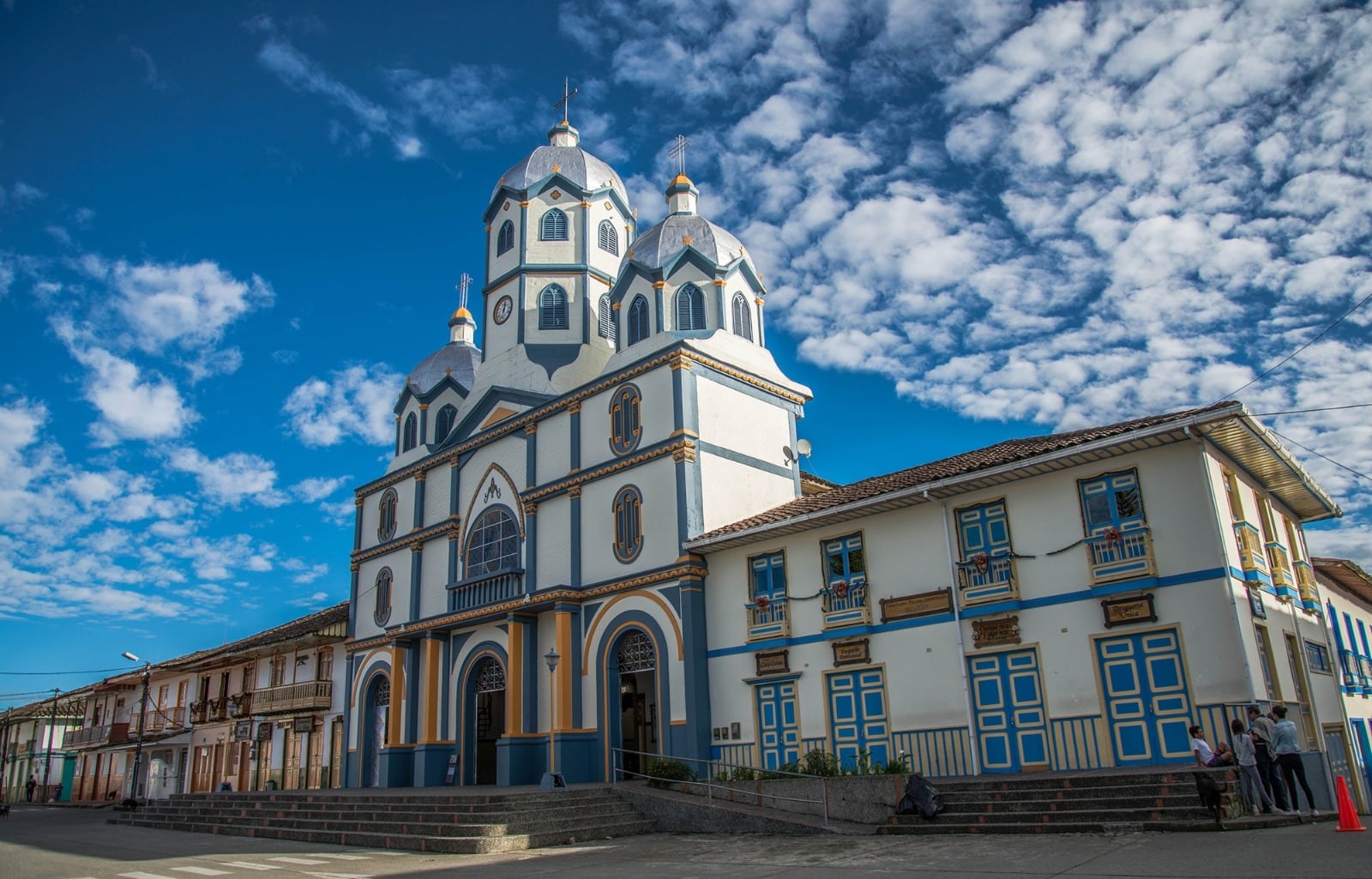 Filandia combina su arquitectura tradicional, paisajes cafeteros y oferta cultural como parte de los atractivos que buscan recuperar el flujo de turistas hacia el departamento - crédito Mauricio Arango Mendoza/ MinComercio