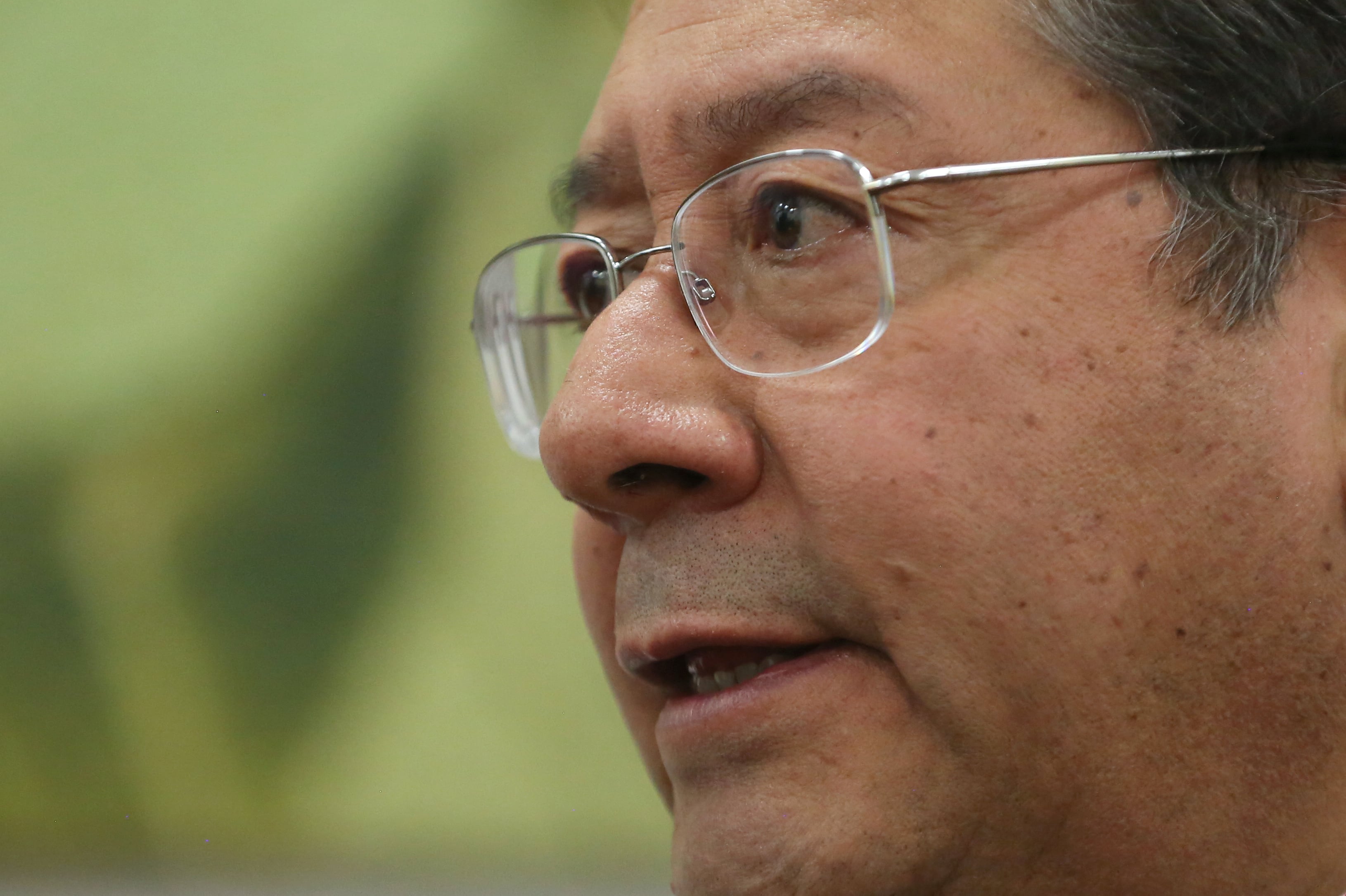 En una entrevista, Arce defendió brevemente el préstamo que obtuvo su hijo y dijo que se le otorgó por la solvencia del proyecto (EFE/ Luis Gandarillas)