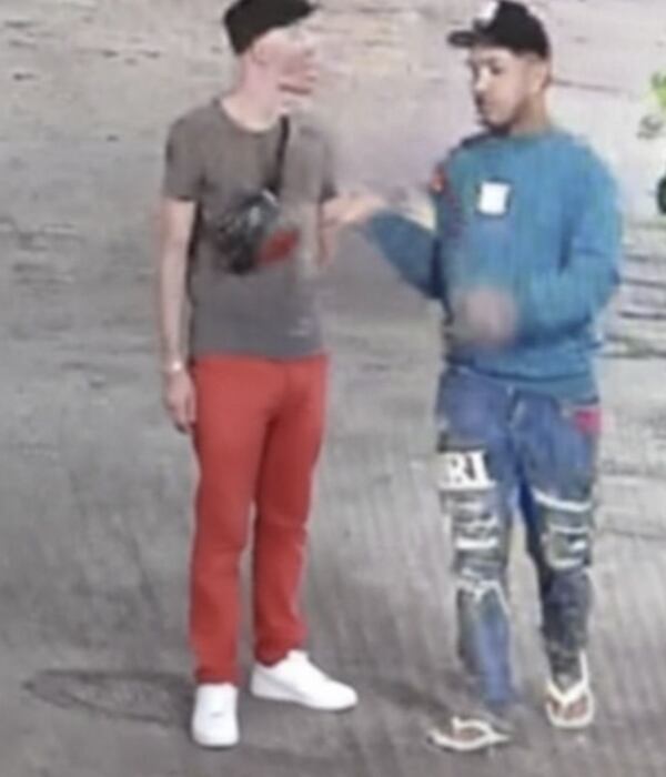 Esta es la última imagen que se conoce de Alessandro Coatti, fue grabada por una cámara de seguridad - crédito redes sociales