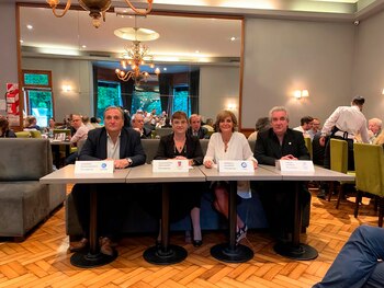 La foto oficial que ilustra