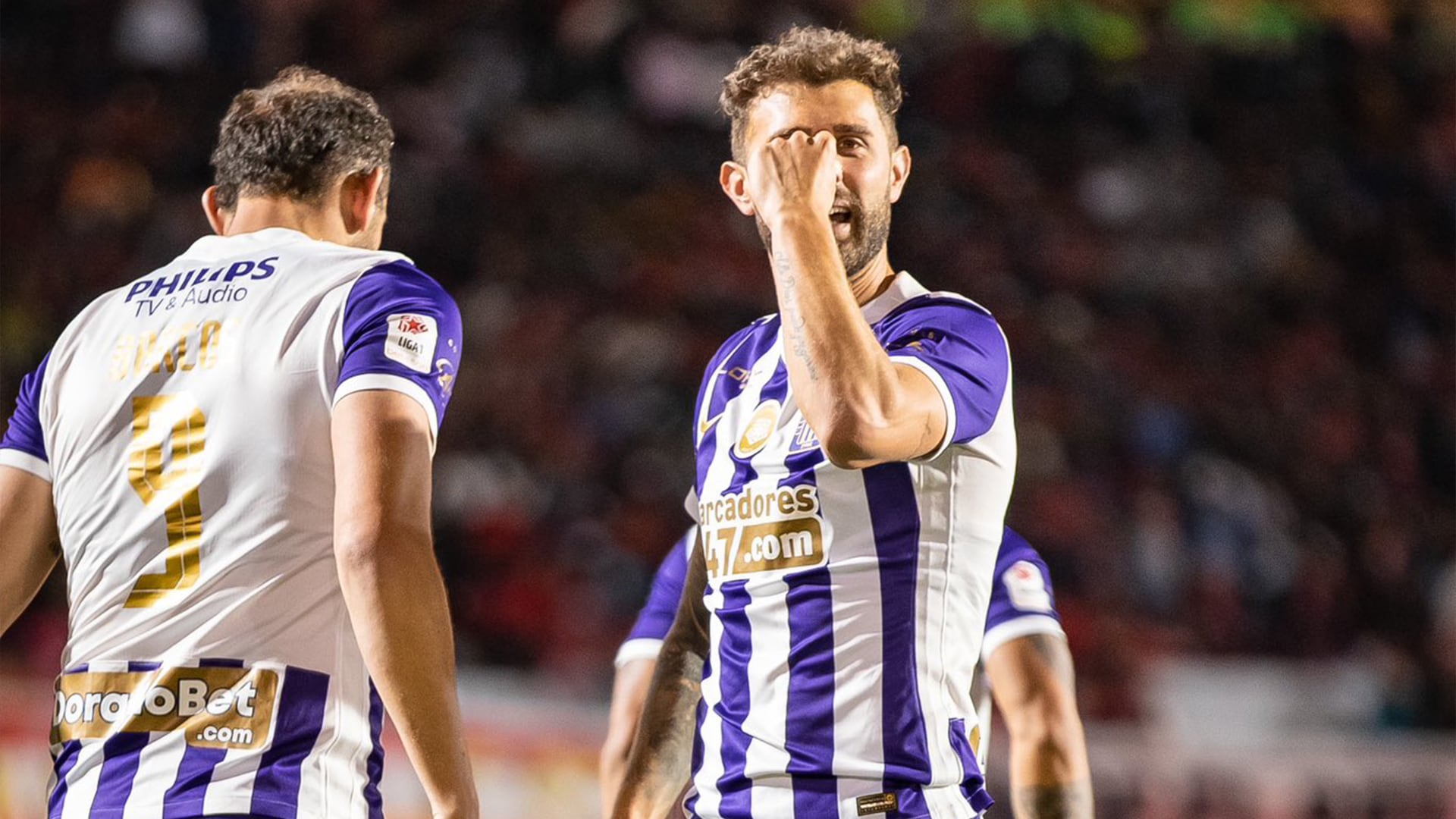 Gino Peruzzi hizo buenas migas con Hernán Barcos. - Crédito: Liga 1