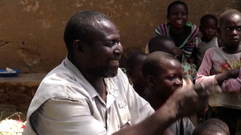 Su primera esposa llegó en
