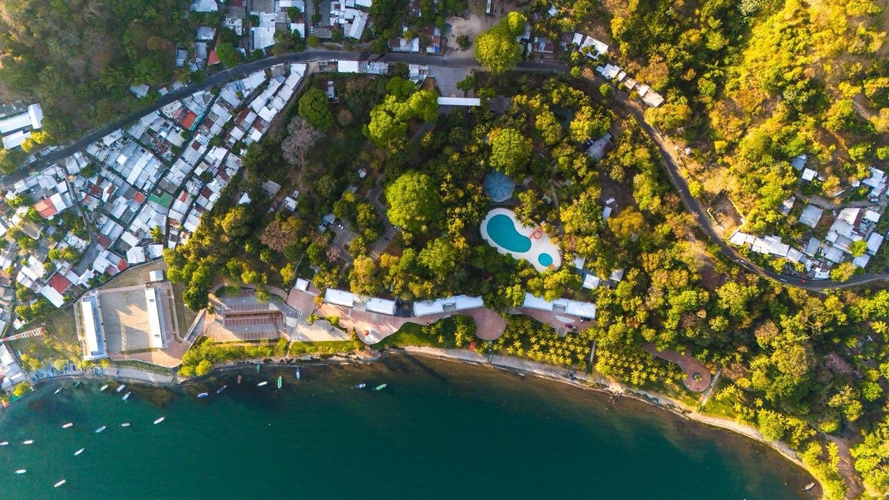 El parque Apulo reabrió con áreas infantiles, nuevos locales gastronómicos y horarios extendidos, atrayendo familias nacionales y extranjeras, especialmente de Guatemala y Honduras. (Foto cortesía ISTU).