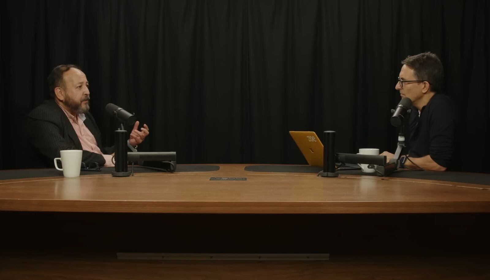 La pérdida auditiva afecta a millones de personas en todo el mundo y ya no es un problema exclusivo de la vejez, sino que avanza entre las generaciones jóvenes (Captura de video: YouTube/ZOE)