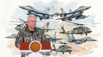 El secretario explicó que las adquisiciones previstas para el corto plazo estarán enfocadas principalmente en aeronaves destinadas a tareas de apoyo logístico y transporte. (Imagen ilustrativa potenciada con IA | Infobae México, Gobierno de México)