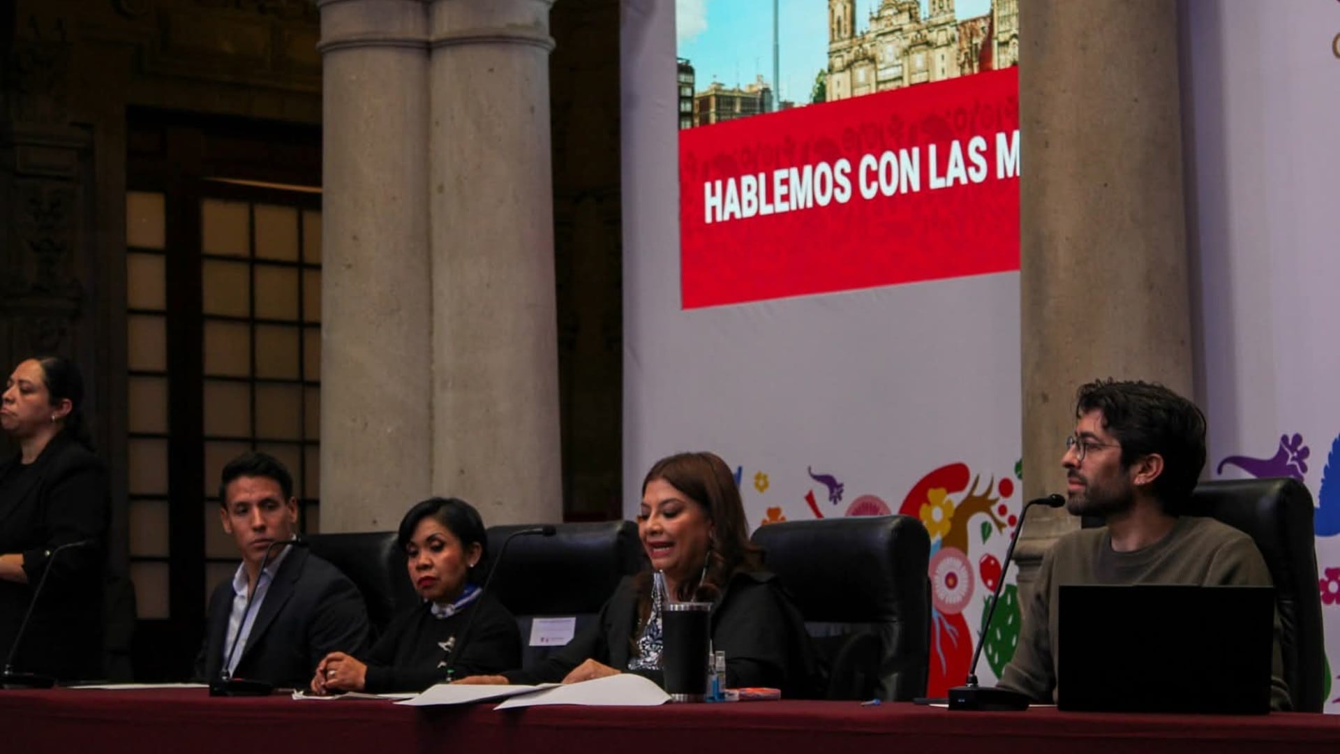 El nuevo sistema incluye la participación de traductores capacitados. Foto: (Agencia Digital de Innovación Pública)