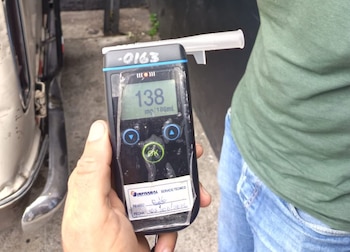 La Policía Nacional Civil detuvo al conductor Germán Francisco G., quien manejaba con 138 grados de alcohol en la sangre. (Cortesía: PNC de El Salvadoor)