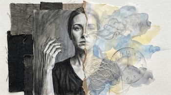 Retrato de mujer en técnica mixta, dividido. La mitad izquierda en carboncillo muestra el cuerpo rígido y mano temblorosa; la derecha en acuarela y collage, colores suaves, nubes, un reloj y líneas abstractas.