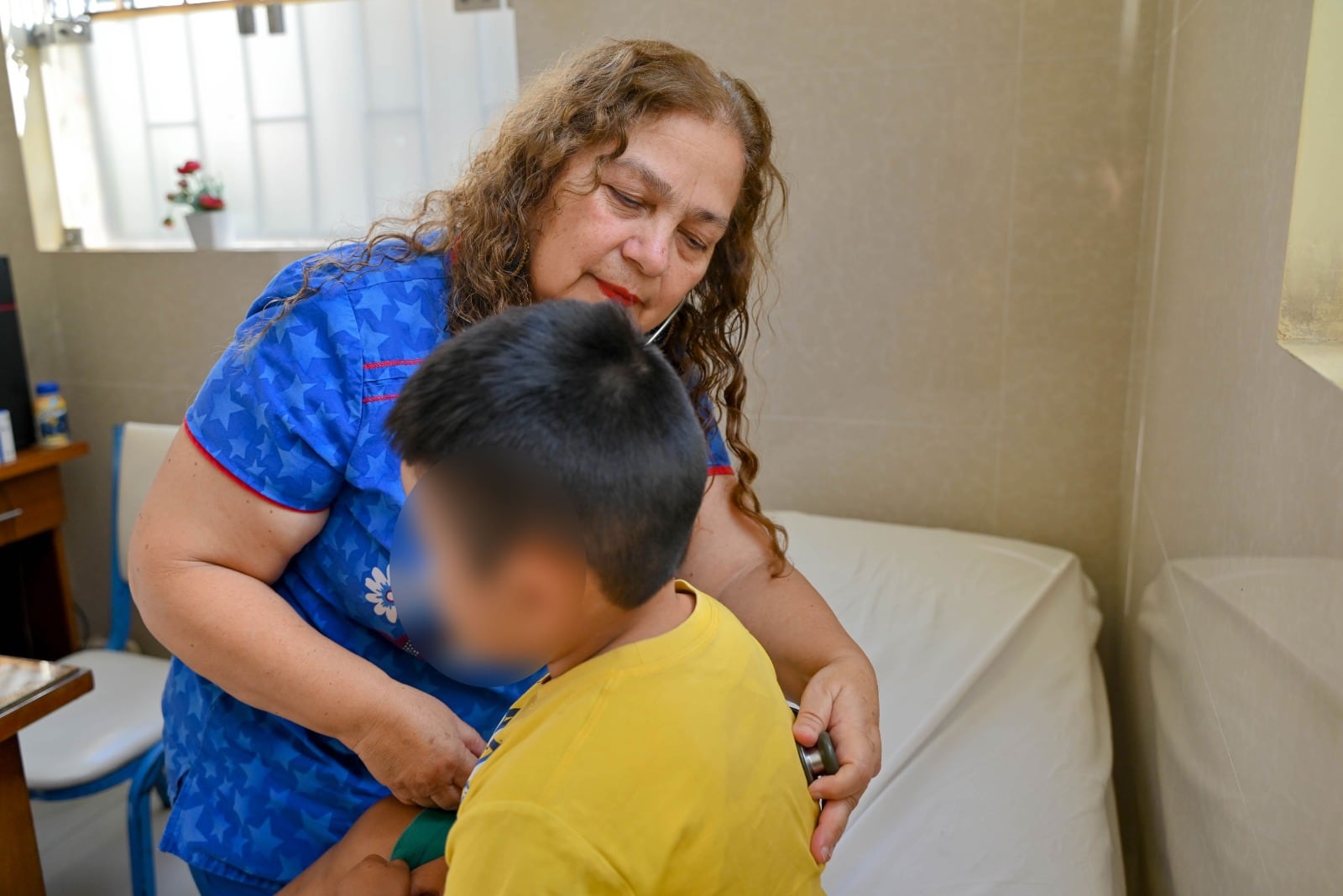 Hasta julio de 2026, 532 tienen entre 0 y 11 años y 712 son adolescentes de 12 a 17. Todos reciben tratamiento