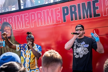 Foto de archivo: Las personalidades de Youtube Logan Paul y KSI se reúnen con fans durante un evento promocional del refresco Prime en Copenhague, Dinamarca, el 27 de junio de 2023 (REUTERS)