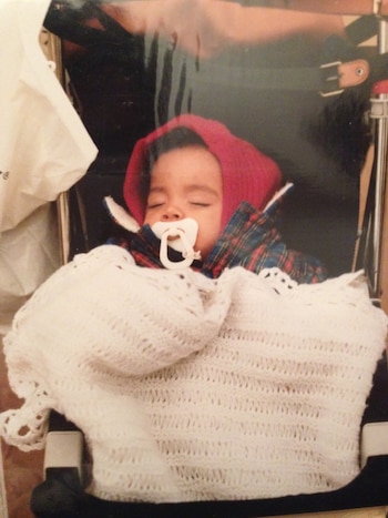 A Alejandro una asistente social