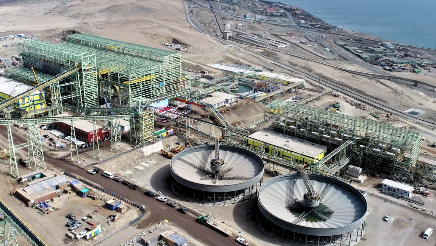 Shougang Hierro Perú controla el 98% del hierro nacional, aunque la producción cayó un 10,6% tras un accidente en el puerto de San Nicolás.