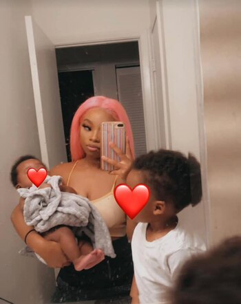 Shamaya Lynn, con sus dos