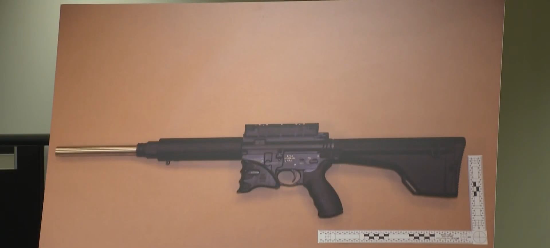 Las autoridades incautaron el arma que Kramer habría adquirido específicamente para perpetrar el ataque planificado (CBS News Pittsburgh)