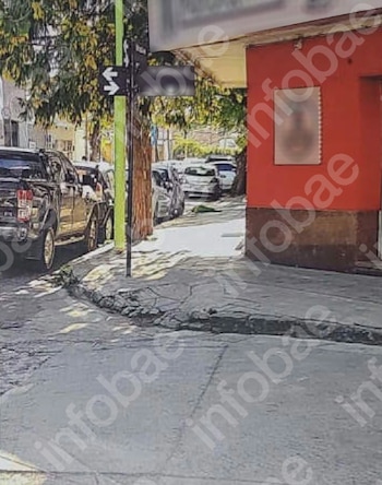 El accidente ocurrió en febrero de 2022 cuando la víctima de 76 años tropezó con roturas y escombros situados en una ochava. (Poder Judicial)