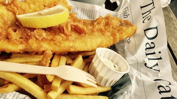 Fish and Chips: pescado frito,