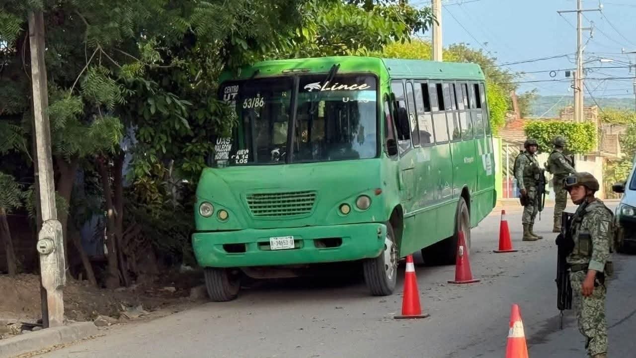 Atacan a balazos a chofer de autobús escolar en Escuinapa, Sinaloa