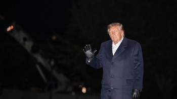 Trump alega que sólo comparaba la gravedad de hipotéticos bombardeos en California con un alza de los combustibles