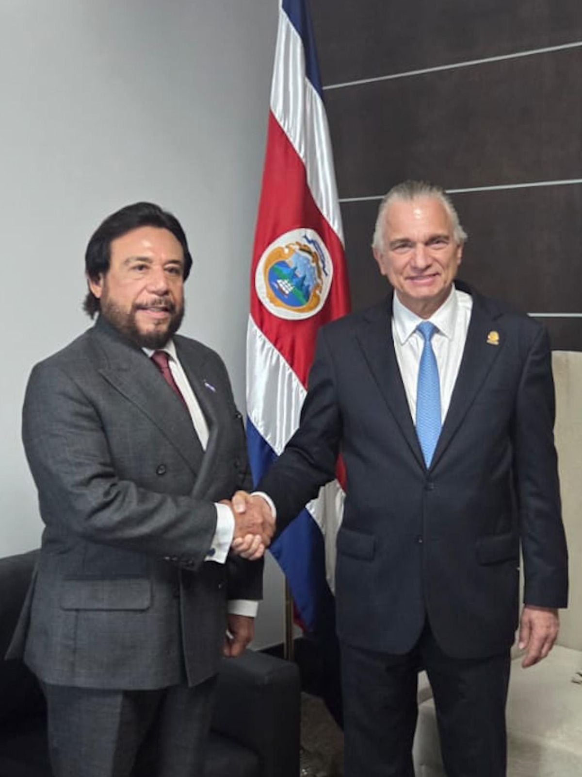 El Vicepresidente de Ulloa sostuvo una reunión bilateral con el Vicepresidente electo de dicha nación, Sr. Douglas Soto. (Cortesía: Gobierno de El Salvador)