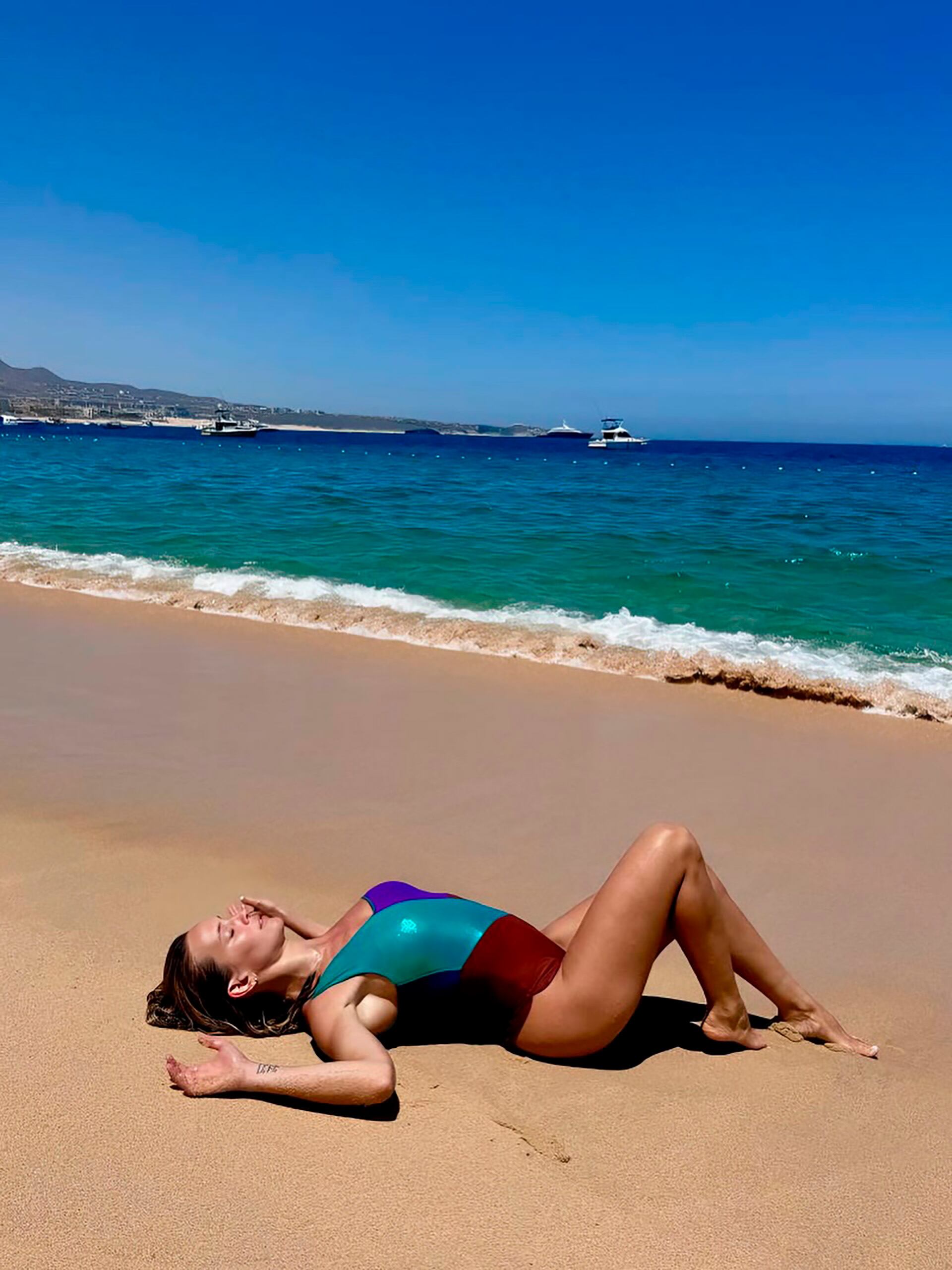 Luisana Lopilato posó en una playa paradisíaca