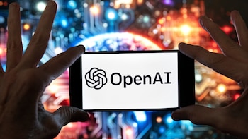 El teléfono de OpenAI ya tendría fecha: así sería el smartphone con IA integrada