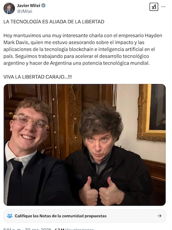 Miley junto a Hayden Davis,