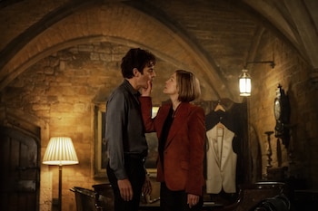 La historia de "Las mujeres primero" explora el choque de roles de género al situar a un ejecutivo masculino ante una nueva realidad de poder femenino. (Crédito: Rob Youngson/Netflix © 2026)