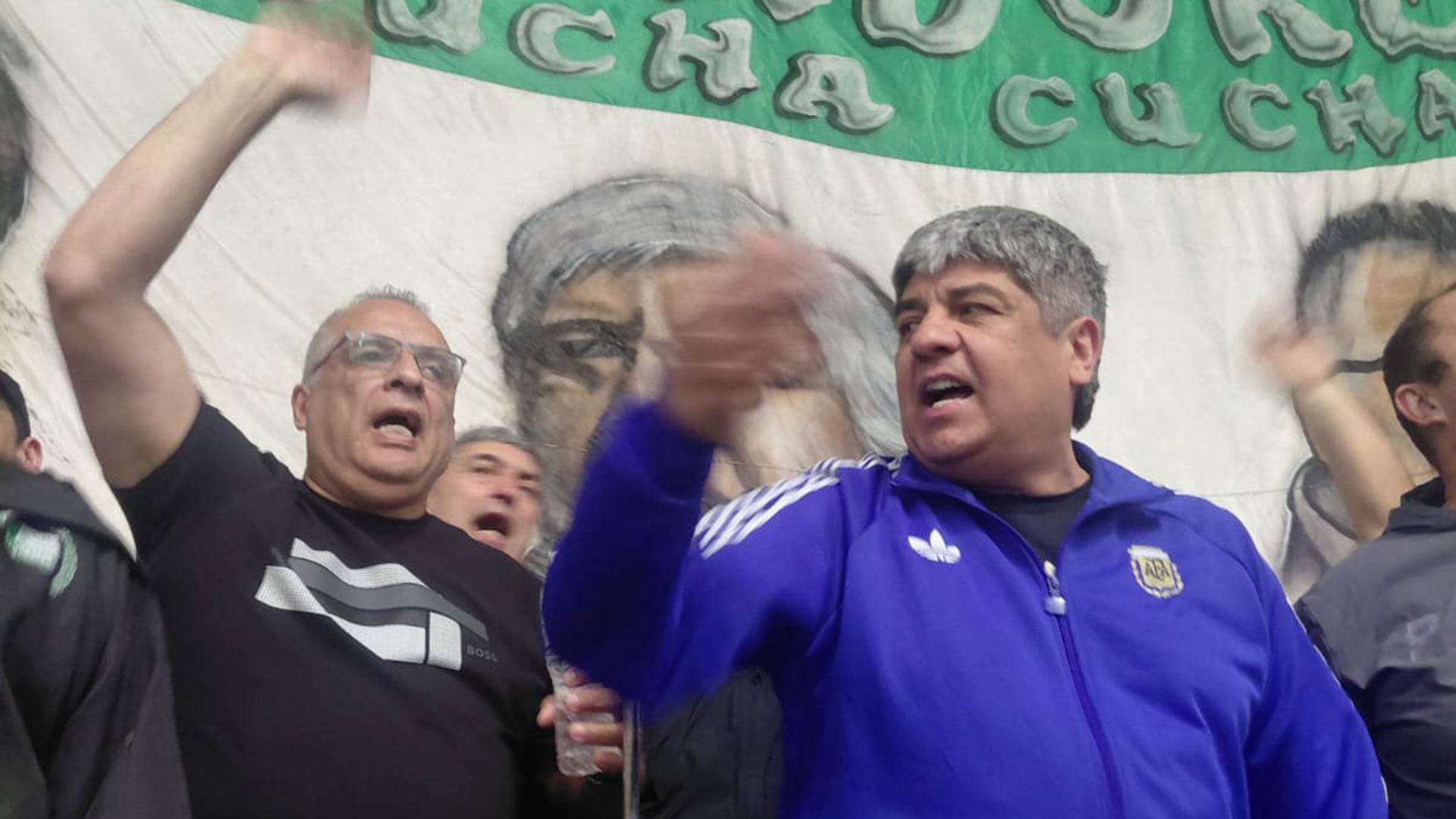 Pablo Moyano y Marcelo Aparicio en la asamblea del Sindicato de Camioneros, en Barracas