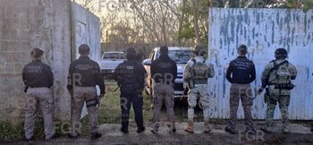 Autoridades en la entrada del