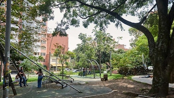 Joven extranjero resultó herido al resistirse a un intento de secuestro en Medellín: Policía capturó a un sospechoso