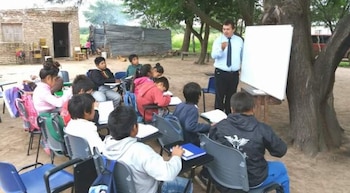 Mario Fernández en una clase