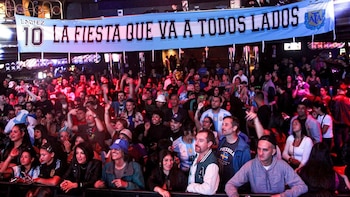 Cómo nació “LADIEZ”, la fiesta que recrea una cancha argentina en distintos países del mundo