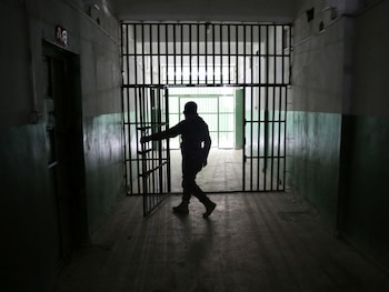 EEUU acusó de tortura al ex oficial sirio Samir Ousman Alsheikh, autor de brutales castigos contra disidentes en la prisión de Adra (REUTERS/Goran Tomasevic/ARCHIVO)