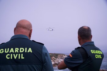 Dos agentes de la Guardia