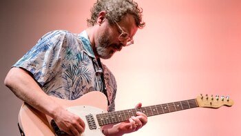 Jakob Bro, un “antihéroe de