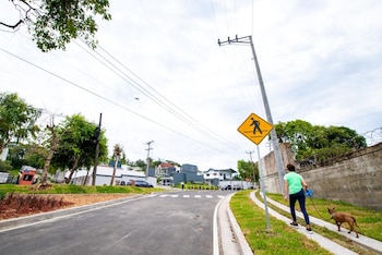 El MOP inicia el retiro de mupis en la zona y anuncia trabajos con FOVIAL para optimizar los flujos vehiculares en los retornos cercanos. (Foto cortesía Ministerio de Obras Públicas)