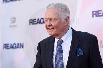 Jon Voight, el actor veterano que apoya a Trump, defendiendo su visión política y liderazgo. (REUTERS/Mario Anzuoni)