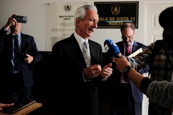 Zamora Marroquín habla con periodistas