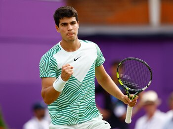 Alcaraz celebra un punto contra