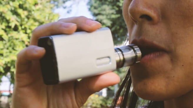Los vapeadores, también conocidos como cigarrillos electrónicos, son uno de los productos más difundidos. (Foto: Andina)