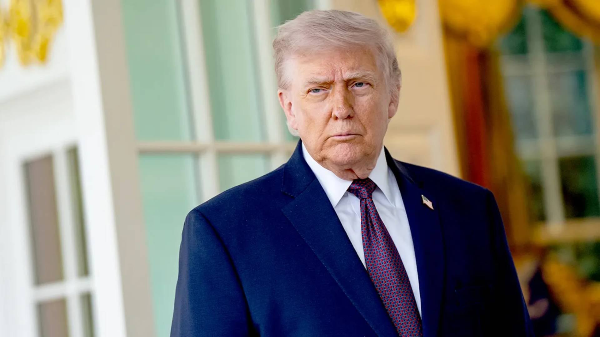 Las demandas del Departamento de Justicia se inscriben en la disputa entre la administración Trump y estados demócratas, mientras la Corte Suprema amplió precedentes sobre armas en Hawái y Texas (Reuters)