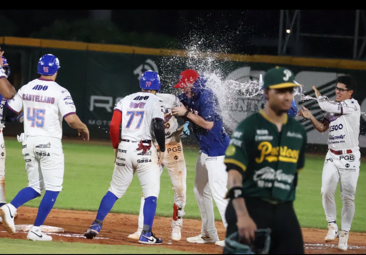 Olmecas de Tabasco gana en juego dramático y manda la serie empatada a Puebla. (Olmecas de Tabasco)
