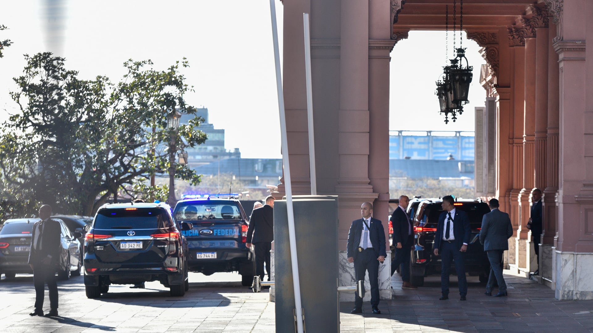 La nueva normativa exige que cada traslado en vehículo oficial sea justificado y aprobado por la Secretaría de Coordinación Legal y Administrativa