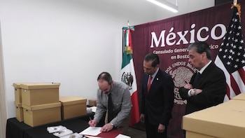 Un arquéologo estadounidense restituye a México más de 1.100 bienes arqueológicos prehispánicos