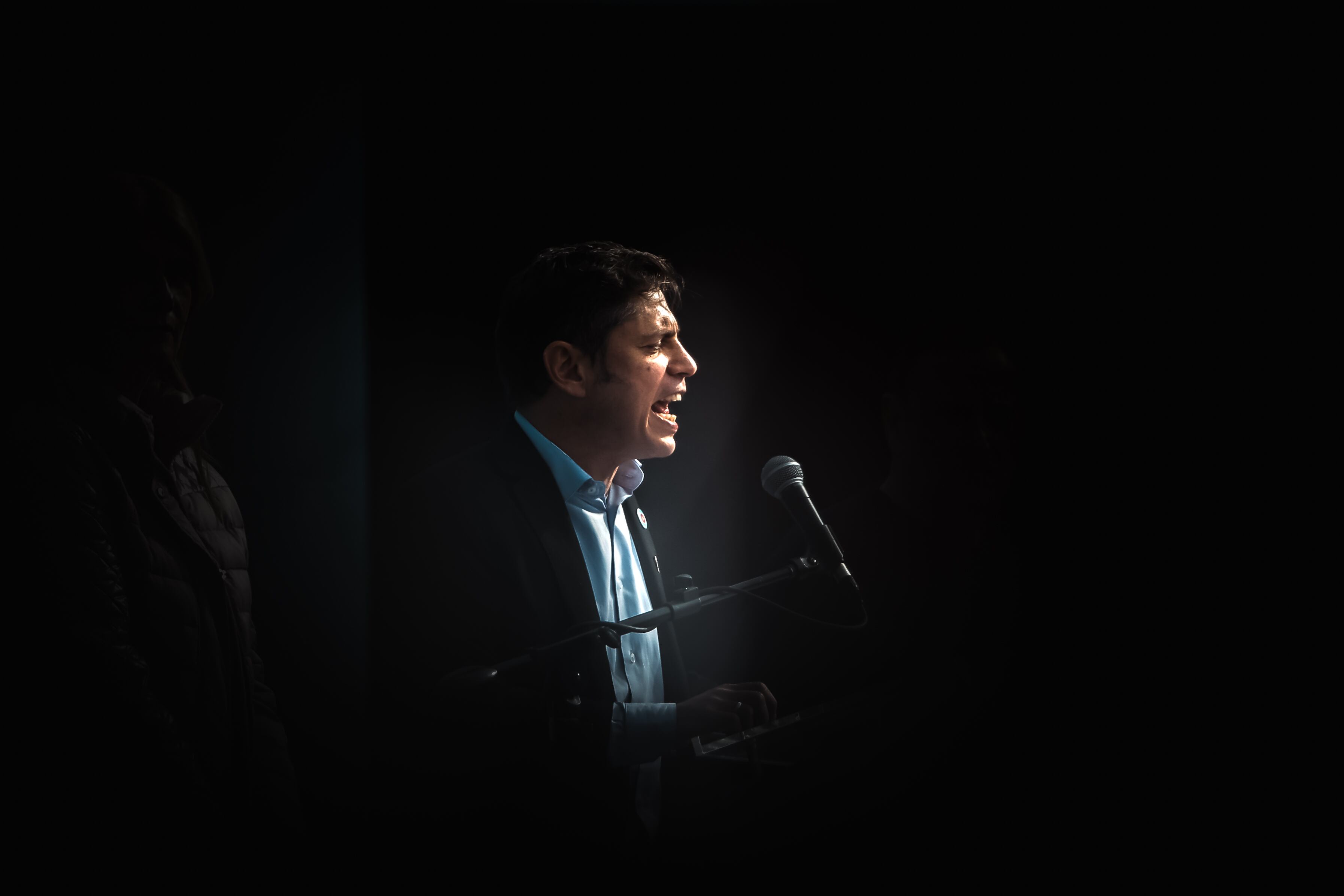 Fotografía de archivo del gobernador de la provincia de Buenos Aires, Axel Kicillof, durante un acto público, en San Vicente, provincia de Buenos Aires (Argentina). EFE/Juan Ignacio Roncoroni